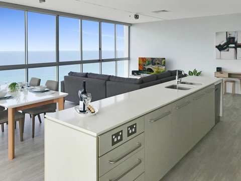 Stunning Views, Air On Broadbeach!Wine, Wifi, Parking - Accommodation Europe 0