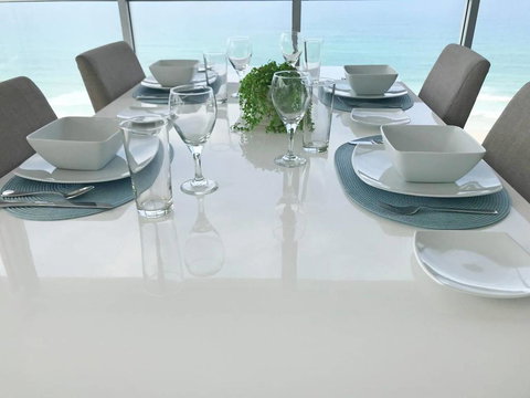 Stunning Views, Air On Broadbeach!Wine, Wifi, Parking - Accommodation Europe 3