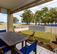 Stunning Waterfront Home with pool - Sylvan Beach Esp Bellara - Events Australia