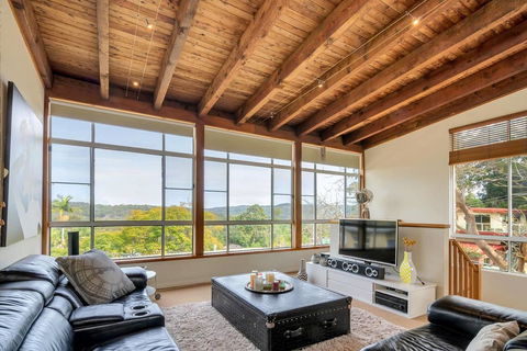 STYLISH & RELAXED LAKE HOME // NARRABEEN - Events Australia 3