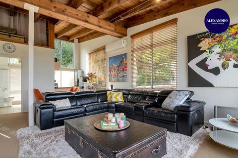 STYLISH & RELAXED LAKE HOME // NARRABEEN - Events Australia 0