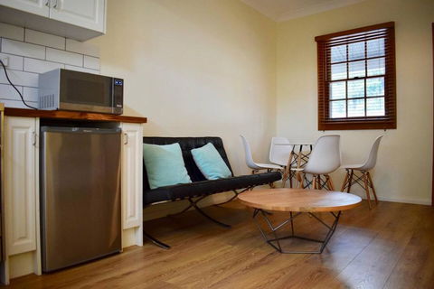 Stylish Cute Cottage In McMahons Point - Tourism Bookings 0