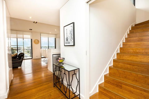 Stylish Inner City Penthouse Apartment - Tourism Bookings 1