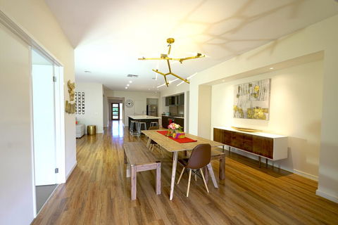 Stylish Luxe House For Big Group Near Shopping Center - Events Australia 0