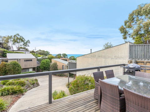 SUNRISE AT BREAKERS - Townhouse Close To Town - Events Australia 0