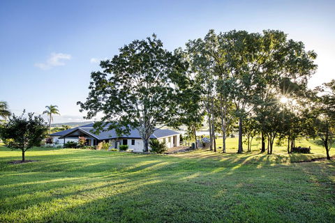 Sunset Retreat Airlie Beach Rural Getaway - Tourism Bookings 1