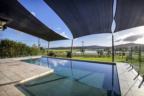 Sunset Retreat Airlie Beach Rural Getaway - Tourism Bookings 2