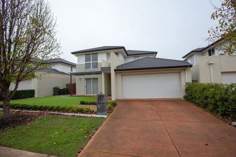 Superb Luxe 5BR House@Point Cook Near Lake - Events Australia 0