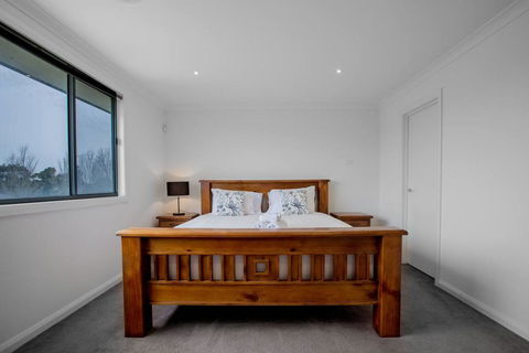Superb Luxe 5BR House@Point Cook Near Lake - Events Australia 1