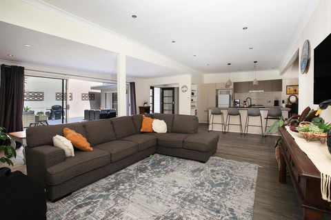 Swanway - Pet Friendly - 10 Min Walk To Beach - Events Australia 0