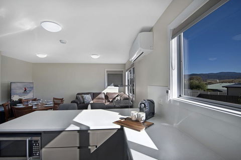 T-Bar On Twynam - Events Australia 0