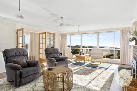 TASSIE SEASIDE SERENITY - L'Abode Accommodation - Events Australia 0