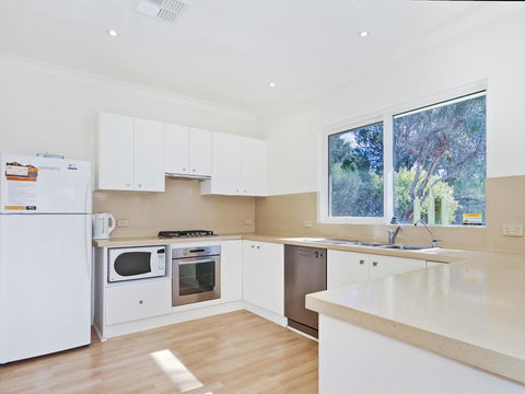 Tennis Elbow - Tourism Bookings 2