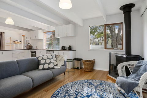 THE ASHMAN HOUSE - Modern And Close To Town - Events Australia 1