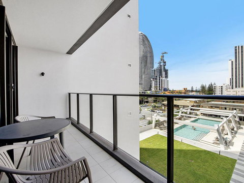 The Beach Broadbeach Private 2 Bedroom Apartment - Accommodation Europe 3