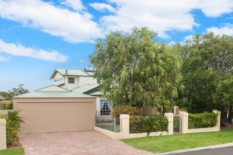 The Beach Retreat - Events Australia 1