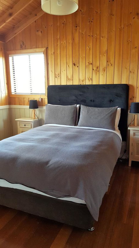 Hazelcreek Cottages - Tourism Bookings 15