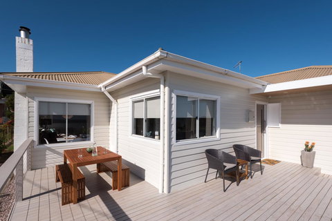 Penguin Beach House - Events Australia 6
