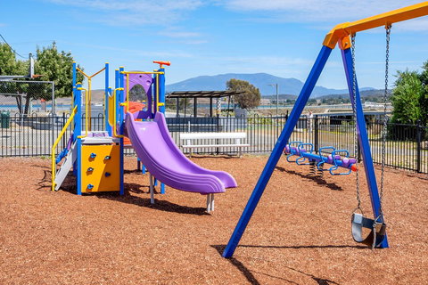 Aqua Beachfront! - Events Australia 3