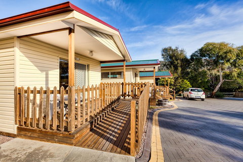 Wintersun Gardens Motel - Events Australia 6