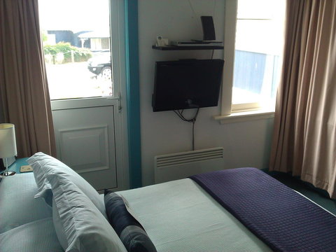 Freycinet Waters - Tourism Bookings 18