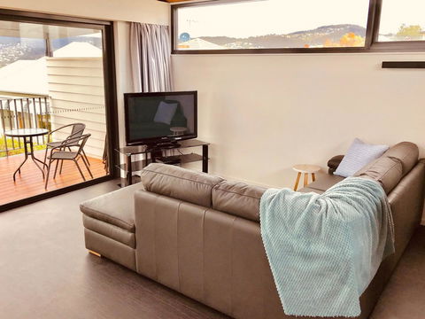 Omaroo House - Panoramic Water Views - Events Australia 9