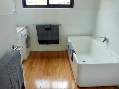Omaroo House - Panoramic Water Views - Events Australia 29