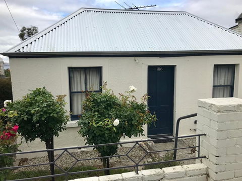 Omaroo House - Panoramic Water Views - Events Australia 0