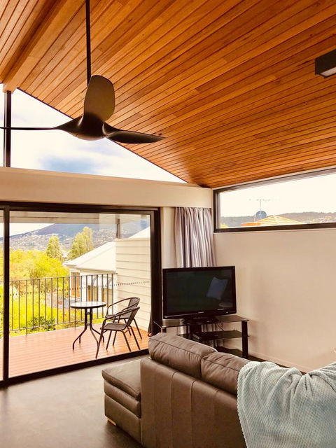 Omaroo House - Panoramic Water Views - Events Australia 8