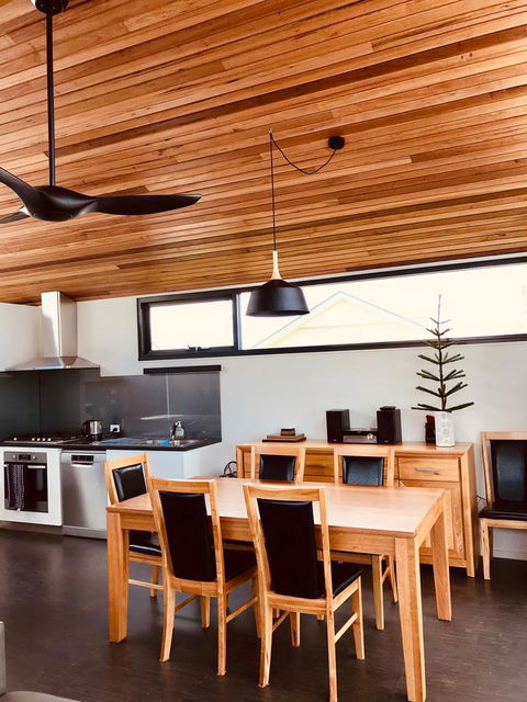 Omaroo House - Panoramic Water Views - Events Australia 19