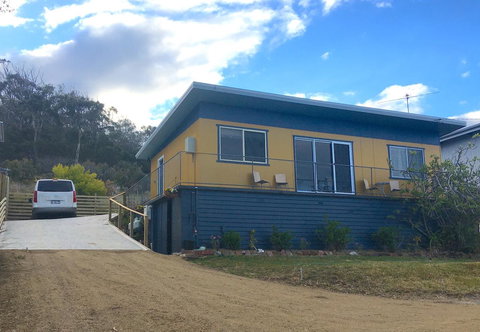 Up The Back - Events Australia 0