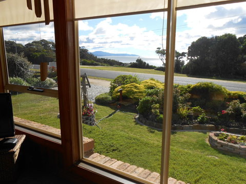 Tidelines Of Bicheno - Events Australia 39