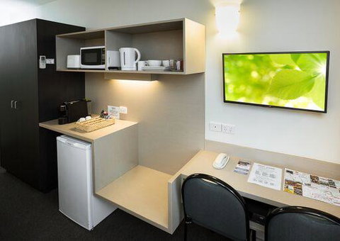 Shoreline Hotel - Accommodation Europe 35