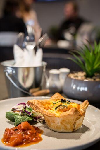 Shoreline Hotel - Accommodation Europe 6