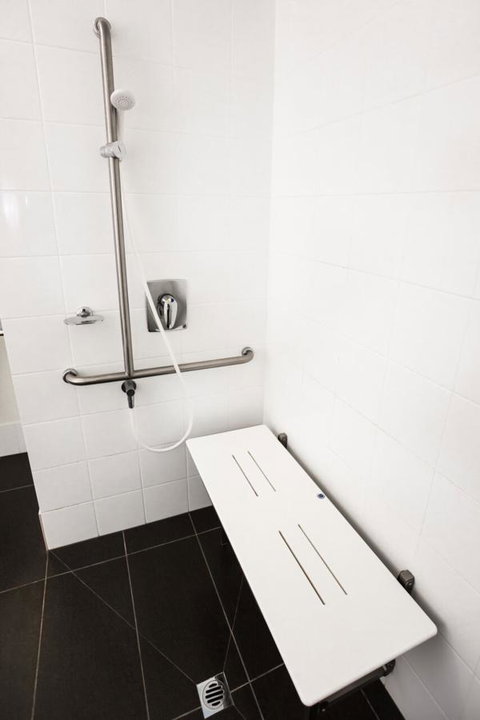 Shoreline Hotel - Accommodation Europe 41