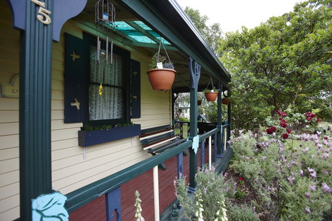 Blue Wren Riverside Cottage - Events Australia 9