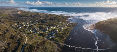 Arthur Riverfront And Sea Lodge Downstream - Events Australia 1