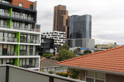 Poplar Box Hill Apartment - Events Australia 1