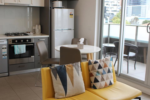 Poplar Box Hill Apartment - Events Australia 2