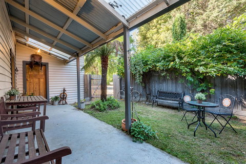 Avalon House - Accommodation Europe 32