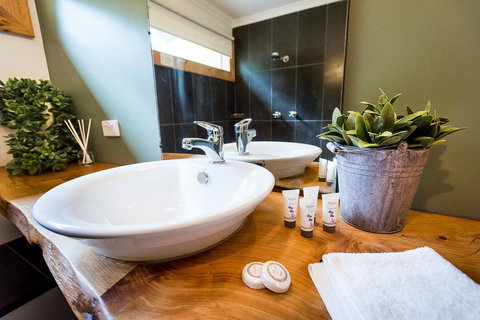 Avalon House - Accommodation Europe 10