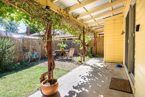 Avalon House - Accommodation Europe 19