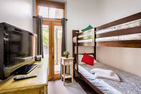 Avalon House - Accommodation Europe 17