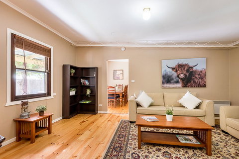 Avalon House - Accommodation Europe 27