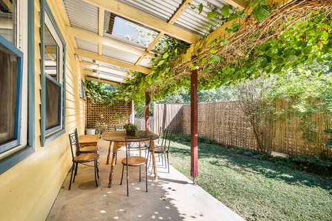 Avalon House - Accommodation Europe 39