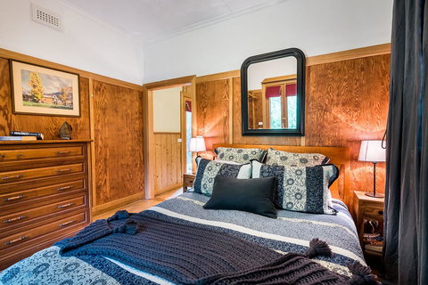 Avalon House - Accommodation Europe 2