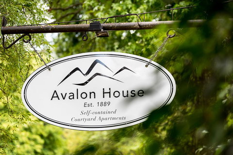 Avalon House - Accommodation Europe 3