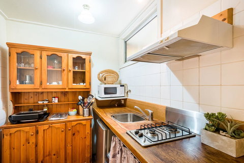 Avalon House - Accommodation Europe 43