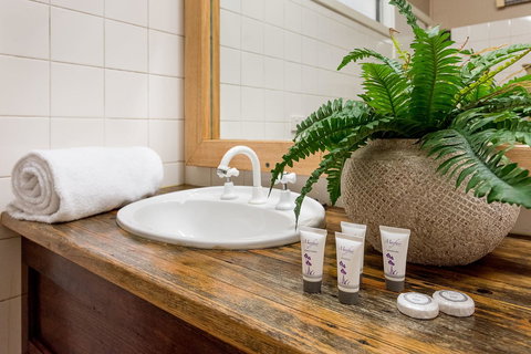 Avalon House - Accommodation Europe 38