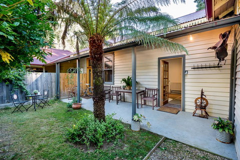 Avalon House - Accommodation Europe 22